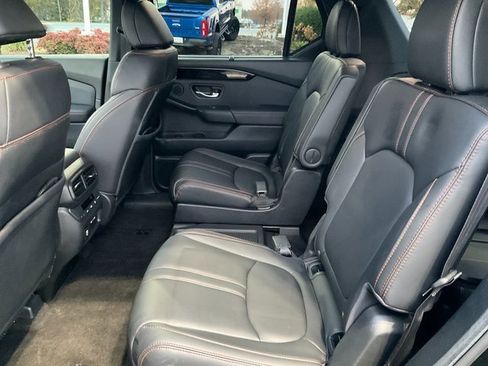 Used 2024 Honda Pilot TrailSport image 17