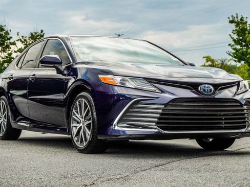 Used 2022 Toyota Camry XLE FWD image 7