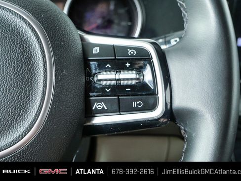 Used 2022 Kia Carnival LX FWD image 11