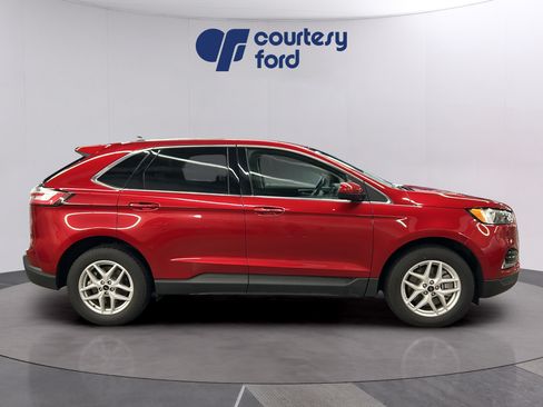 Certified 2024 Ford Edge SEL w/ Convenience Package AWD/4WD image 2