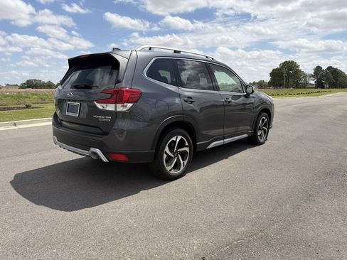 Used 2022 Subaru Forester Touring AWD/4WD image 5