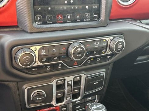 Used 2018 Jeep Wrangler Unlimited Rubicon w/ Dual Top Group image 31