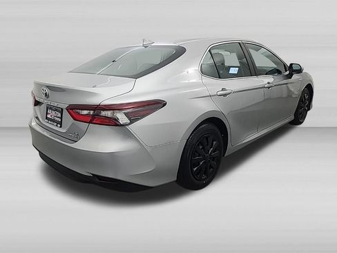 Used 2021 Toyota Camry LE FWD image 5