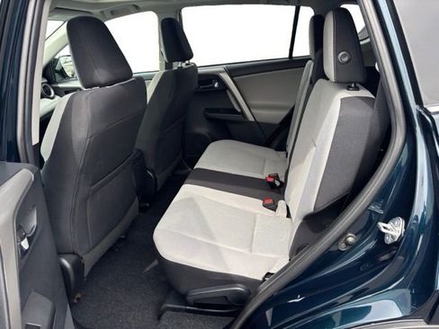 Used 2018 Toyota RAV4 XLE AWD/4WD image 12
