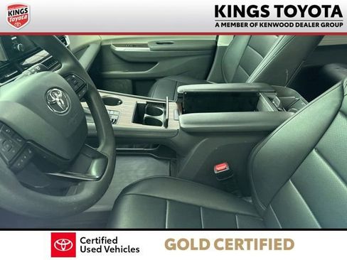 Used 2024 Toyota Sienna LE AWD/4WD image 11