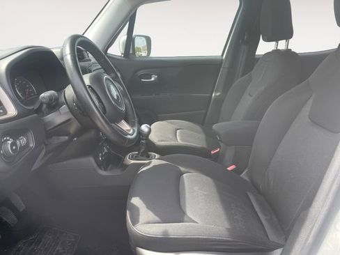 Used 2016 Jeep Renegade Latitude w/ Cold Weather Group AWD/4WD image 9
