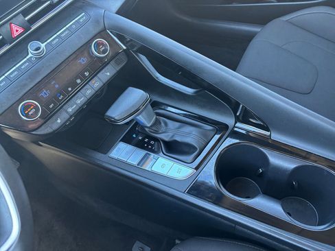 Used 2025 Hyundai Elantra SEL image 42