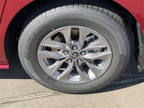 New 2026 Toyota Sienna LE image 8