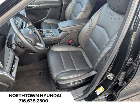 Used 2025 Cadillac XT4 Premium Luxury image 9