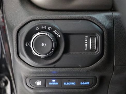 Used 2023 Jeep Wrangler Unlimited w/ Sun & Screen Package AWD/4WD image 22