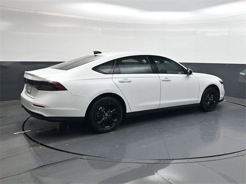 New 2025 Honda Accord SE image 4