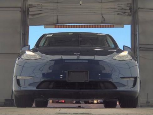 Used 2022 Tesla Model Y Performance image 3