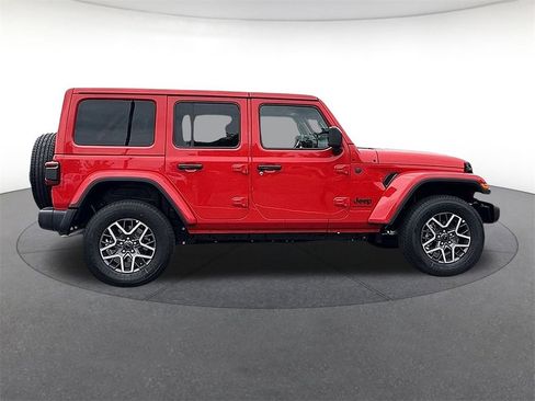 Certified 2025 Jeep Wrangler Sahara image 24