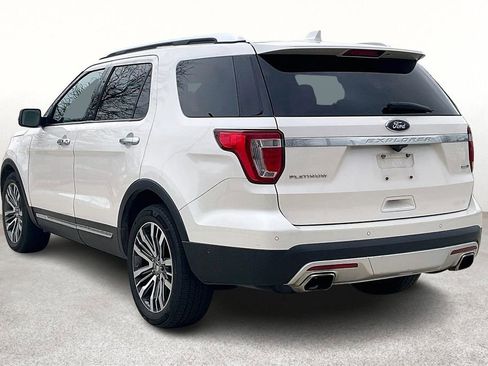 Used 2017 Ford Explorer Platinum image 2