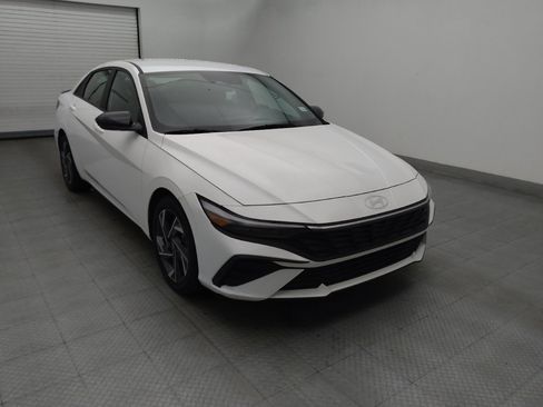 Used 2025 Hyundai Elantra Sport FWD image 13