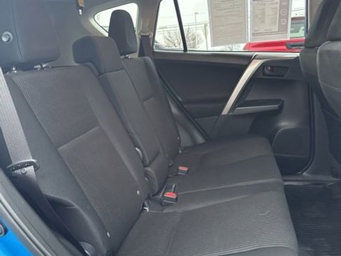 Used 2018 Toyota RAV4 LE image 14
