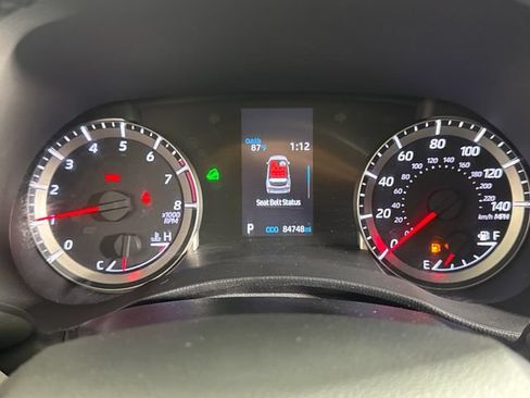 Used 2022 Toyota Highlander LE AWD/4WD image 29