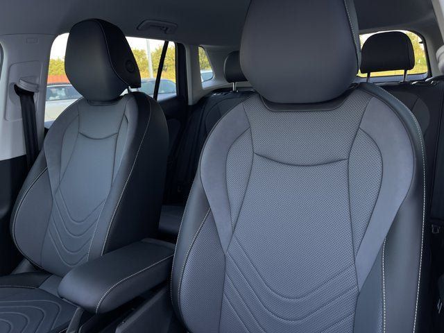 New 2025 Volkswagen Tiguan SE FWD image 13