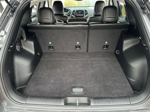 Used 2021 Jeep Cherokee Latitude Plus image 16