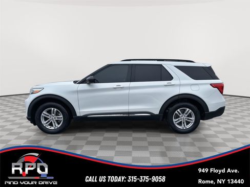 Used 2021 Ford Explorer XLT w/ Equipment Group 202A image 2