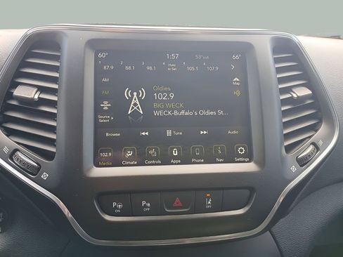 Used 2023 Jeep Cherokee Trailhawk AWD/4WD image 15