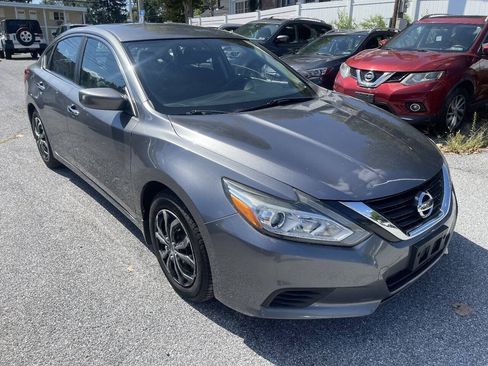 Used 2017 Nissan Altima 2.5 S w/ Power Driver Seat Package FWD image 3