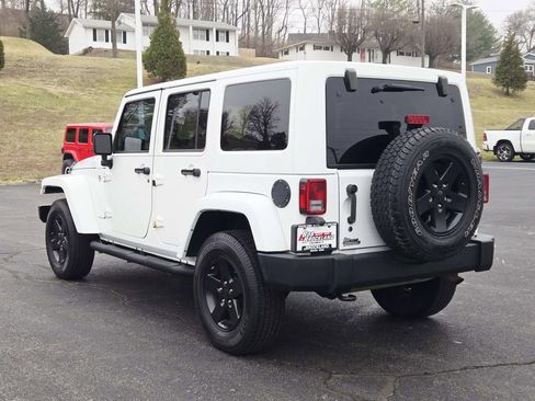 Used 2015 Jeep Wrangler Unlimited Sahara image 5