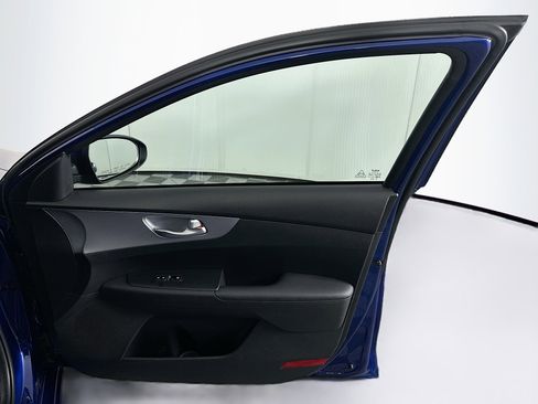 Used 2023 Kia Forte LXS image 29