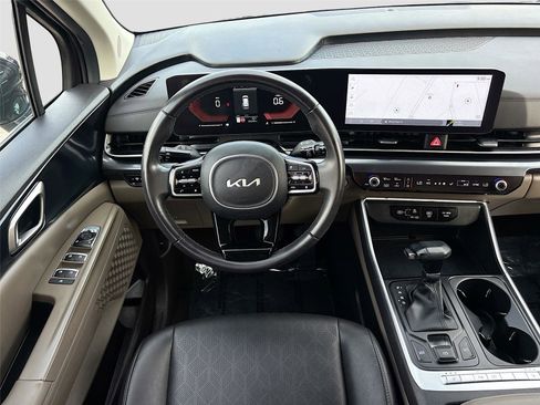 Used 2025 Kia Carnival FWD image 22