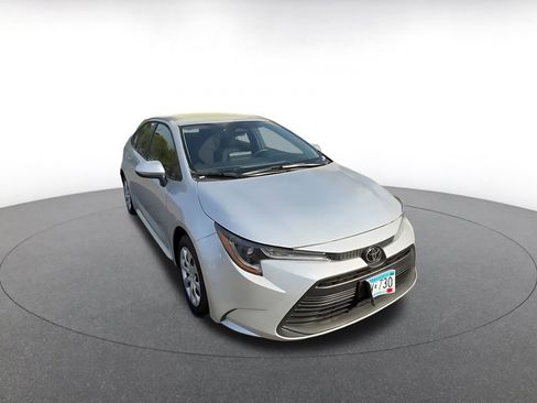 Used 2025 Toyota Corolla LE image 2