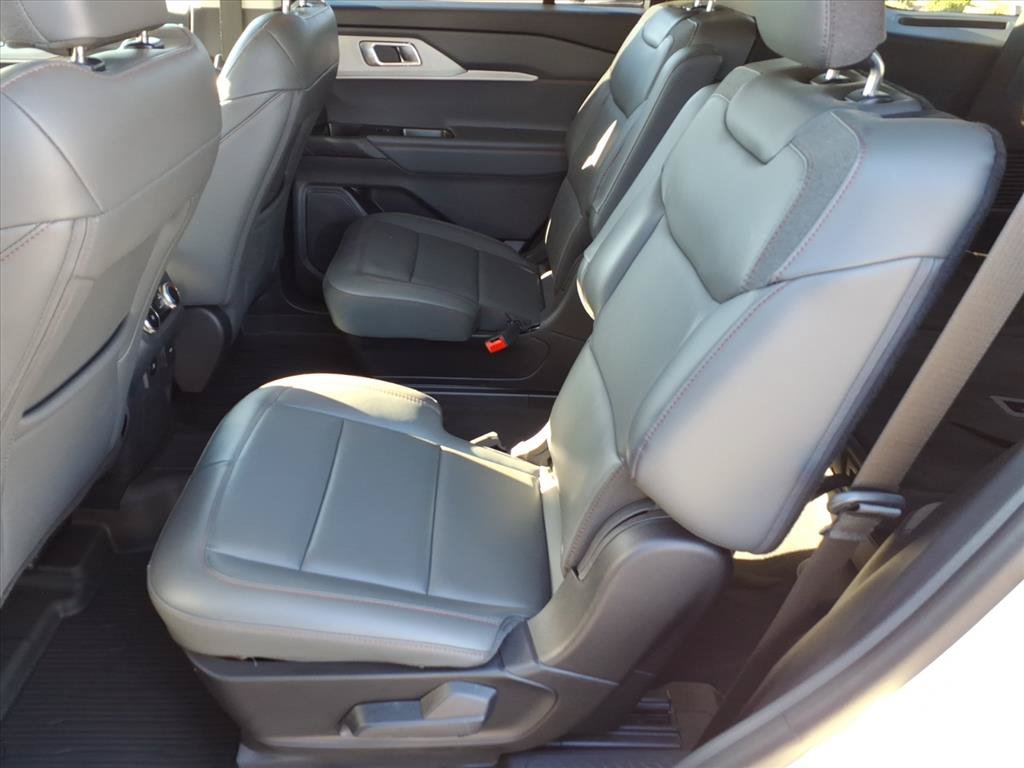 Used 2026 Ford Explorer Active w/ Active Comfort Package AWD/4WD image 6