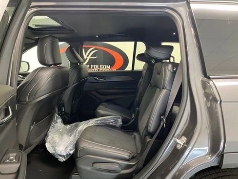 New 2025 Jeep Grand Cherokee L Altitude image 16