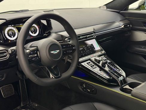 Used 2025 Aston Martin V8 Vantage Coupe image 21