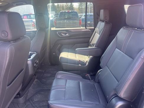 Used 2022 Chevrolet Suburban RST w/ Luxury Package image 12