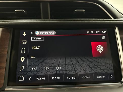 Used 2024 GMC Yukon XL Denali Ultimate AWD/4WD image 32