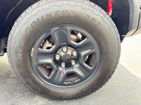 Used 2018 Jeep Wrangler Unlimited Sport image 11