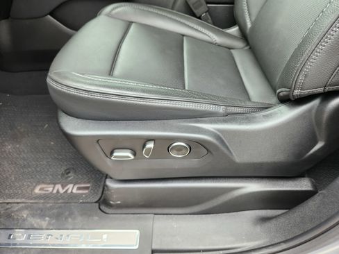 Used 2024 GMC Yukon Denali w/ Advanced Technology Package image 19