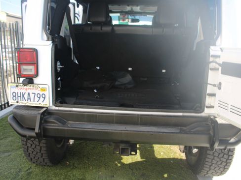 Used 2017 Jeep Wrangler Unlimited Sahara image 18