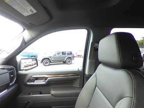 Used 2023 Chevrolet Silverado 1500 LT w/ Safety Package AWD/4WD image 37