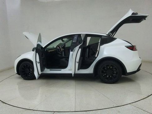 Used 2021 Tesla Model Y Long Range image 72