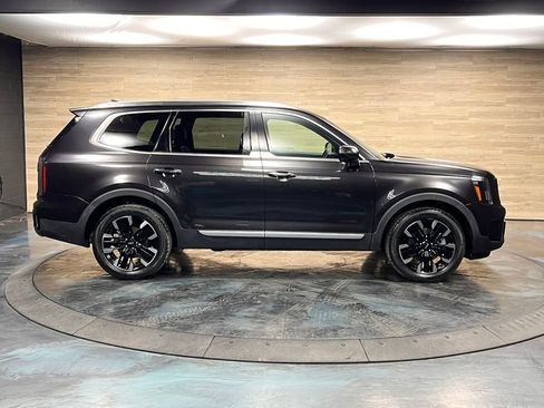 Used 2025 Kia Telluride AWD image 33
