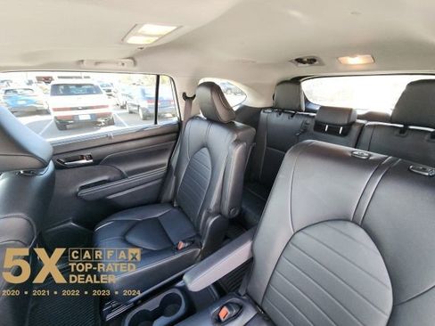 Used 2024 Toyota Highlander XLE image 27