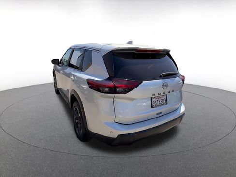 Used 2025 Nissan Rogue SV FWD image 14