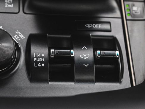 Used 2021 Lexus LX 570 4WD w/ Sport Package image 37