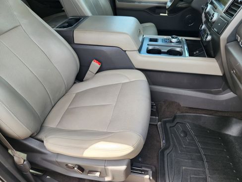 Used 2018 Ford Expedition XLT w/ Equipment Group 202A RWD image 14