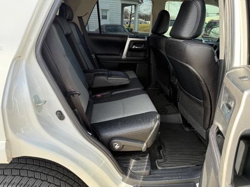 Used 2017 Toyota 4Runner SR5 Premium image 14