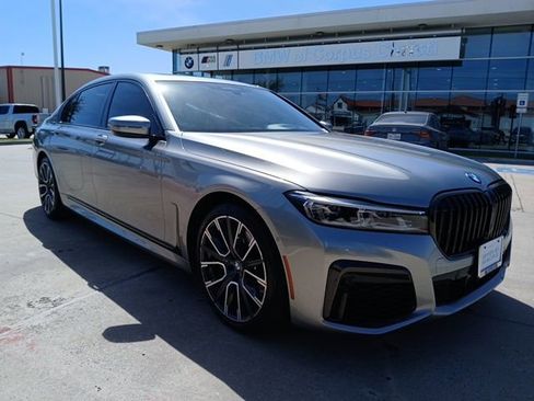 Used 2022 BMW 740i w/ M Sport Package image 1
