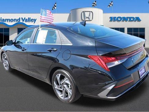 Used 2025 Hyundai Elantra Limited image 4