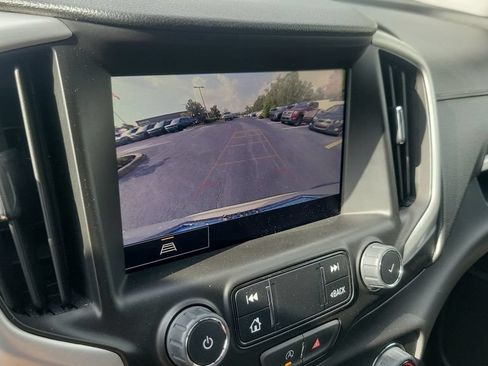 Used 2024 GMC Terrain SLT FWD image 17