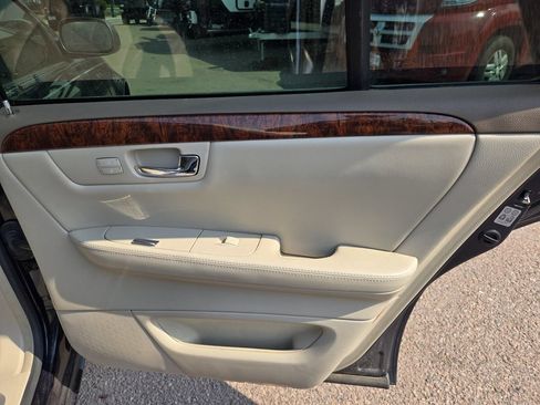 Used 2006 Cadillac DTS w/ Sun And Sound Package FWD image 21
